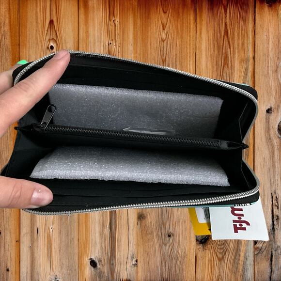 NWT! Peanuts Long Zip Around Wallet - Picture 3 of 3